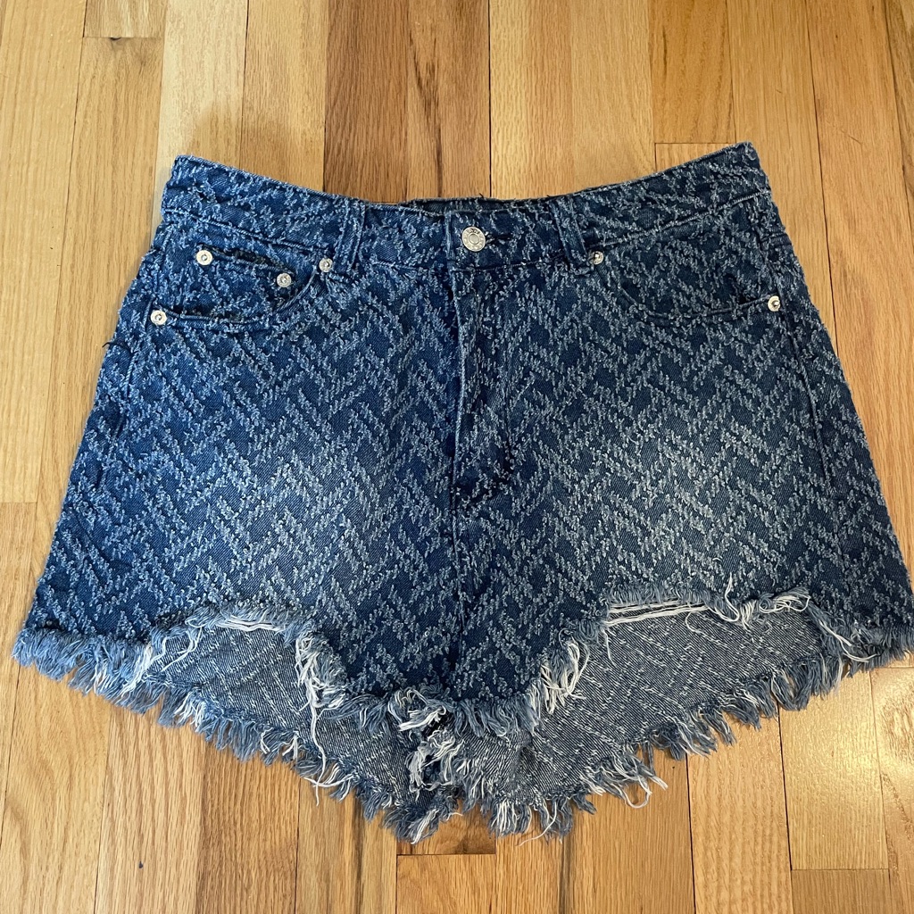 Denim Shorts With Cute Stitched Detailing Denim Shorts With Cute Stitched Detailing